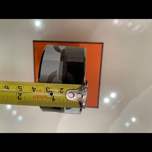 Hermès Enamel Extra Wide Cuff Bracelet - Picture 7 of 7